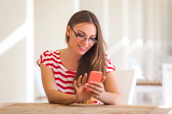 Woman and notebook — Stock Photo, Image