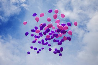 Gökyüzünde balonlar