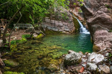 Küçük şelale parçası