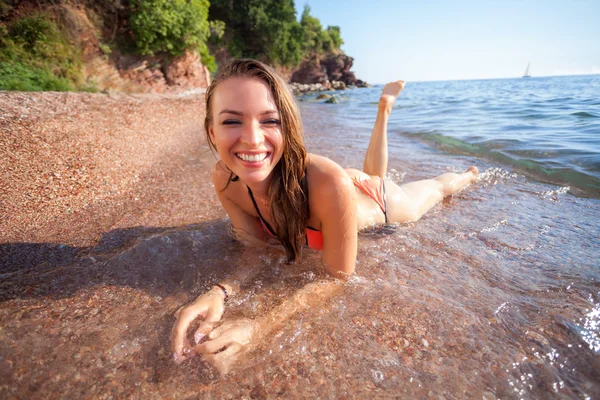 Güzel kadın ve deniz — Stok fotoğraf