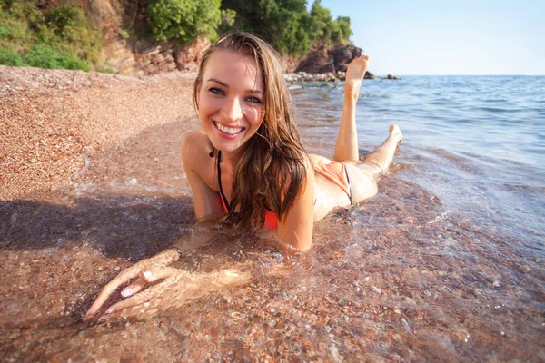 Woman and sea — Stock Photo, Image