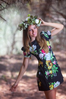 Kadın ve zeytin orman