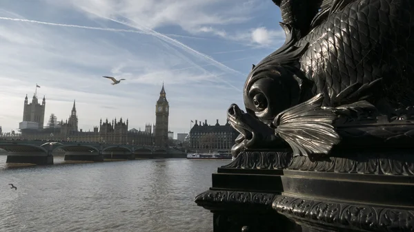 Monstre de mer manger Parlement — Photo