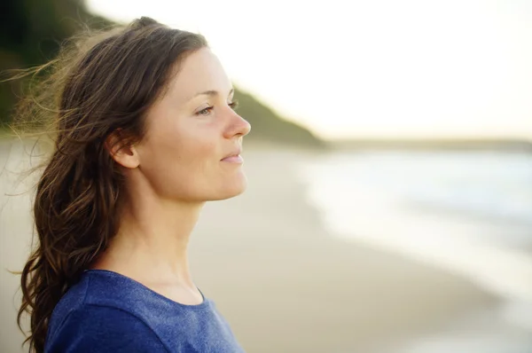 Friedliche Freude am Strand — Stockfoto