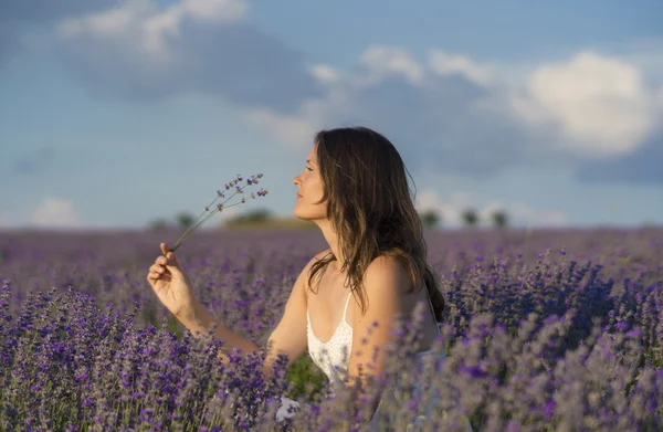 Disfrutando de la fragancia — Foto de Stock