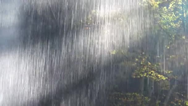 Hinter dem Wasserfall — Stockvideo