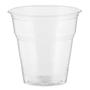 Beyaz arkaplanda izole edilmiş tek kullanımlık şeffaf plastik bardak.