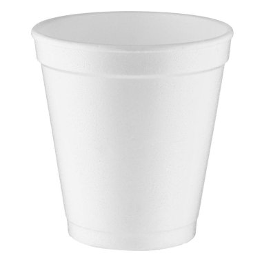 Beyaz arka planda izole edilmiş tek kullanımlık beyaz plastik bardak.