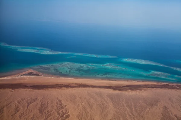 Deserto com mar — Fotografia de Stock