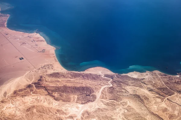 Deserto com mar Imagens De Bancos De Imagens