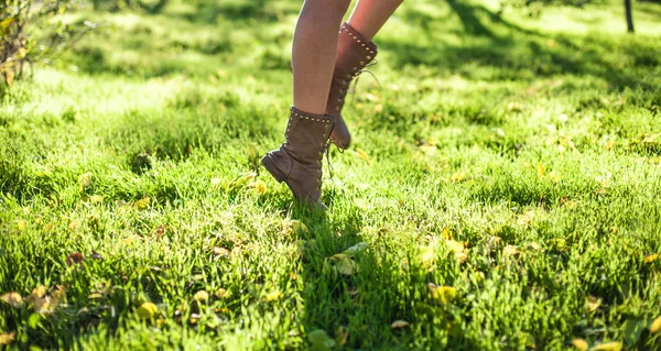 Feet on a grass — Stock Photo, Image