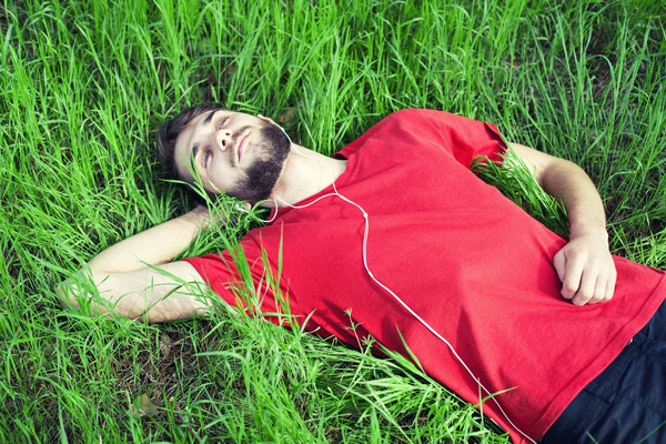 Ragazzo in un'erba — Foto Stock