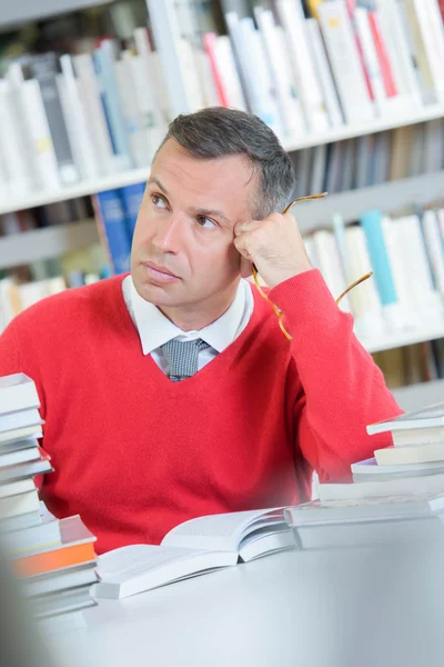 Man and books and man — Stock Photo, Image