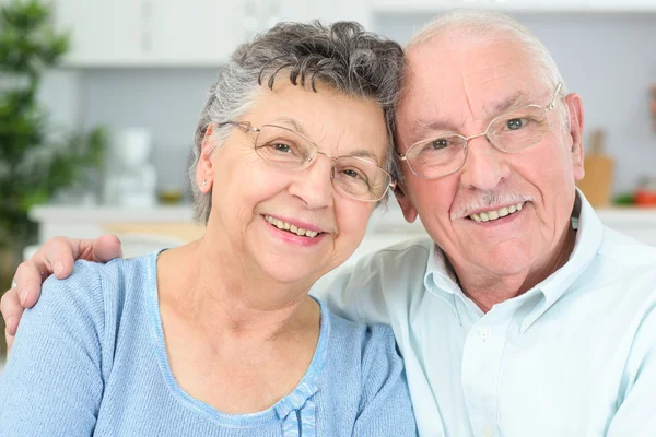 Anziani coppia e donna — Foto Stock