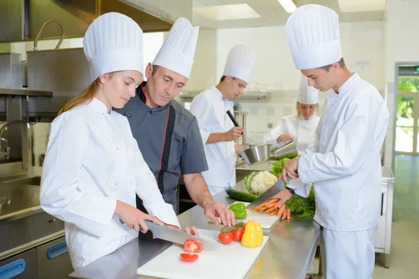 In der Küche und der Mensch — Stockfoto