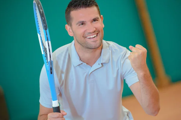 Man making victory gesture — Stock Photo, Image