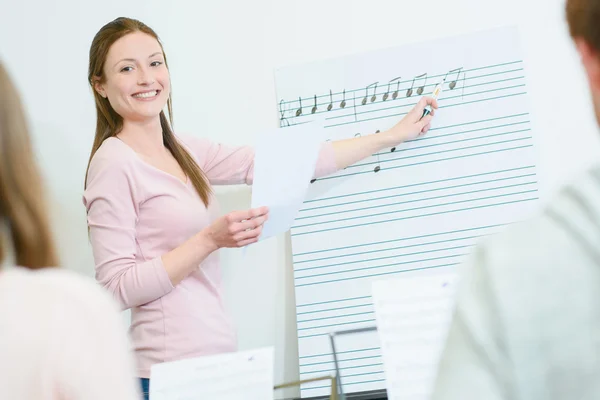 Professor de música no trabalho — Fotografia de Stock