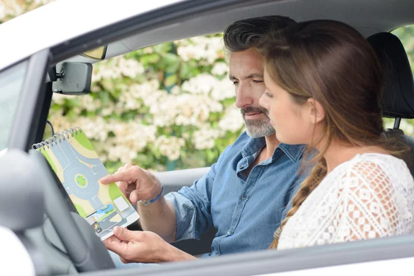 Fahrstunde und Mann — Stockfoto