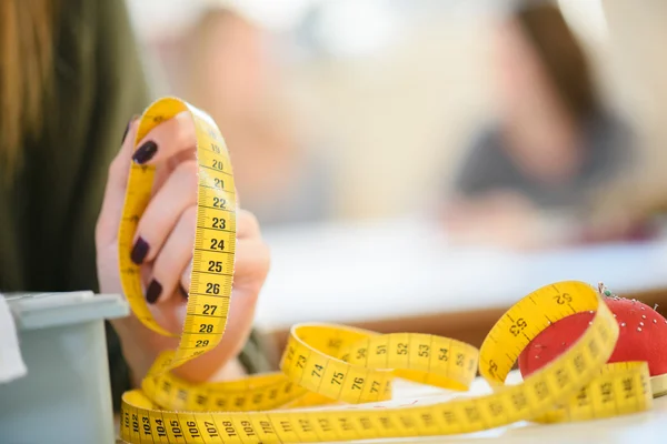 Clase de costura y brazos — Foto de Stock