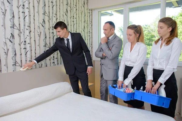 Wiping a headboard and man — Stock Photo, Image