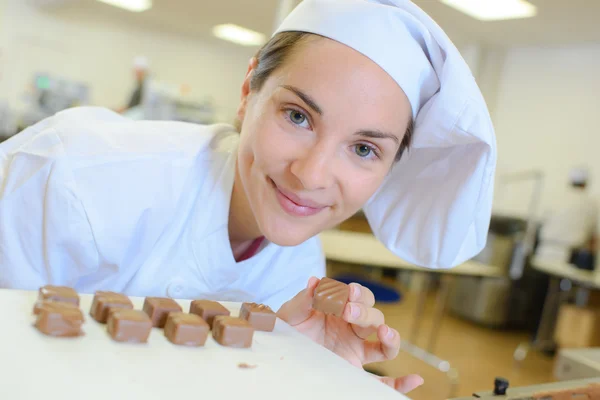 Chocolate maker and woman — Stock Photo, Image