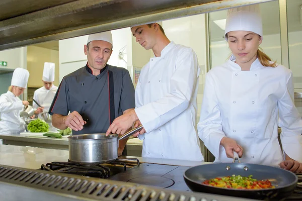 Escuela de cocina y hombre — Foto de Stock