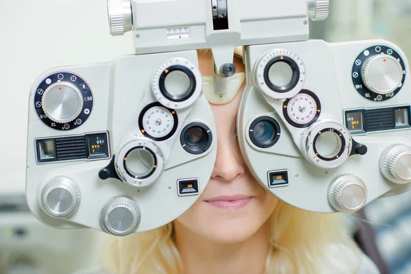 Lady having eye examination — Stock Photo, Image