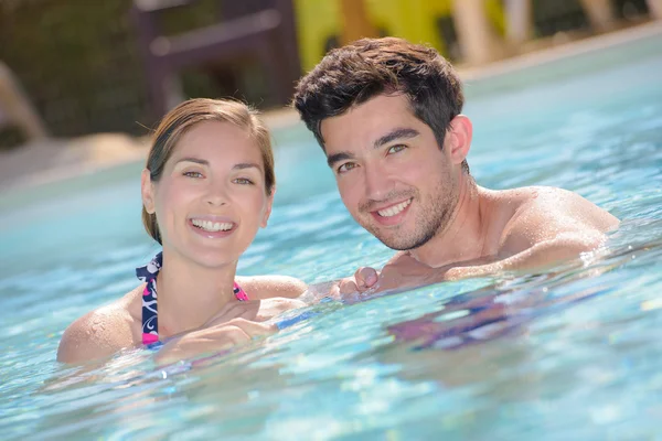 Na piscina — Fotografia de Stock