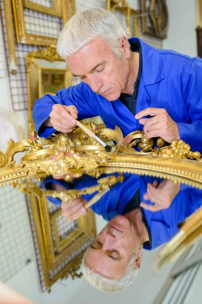 Mature Male Goldsmith Restoring Gilt Mirror — Stock Photo, Image