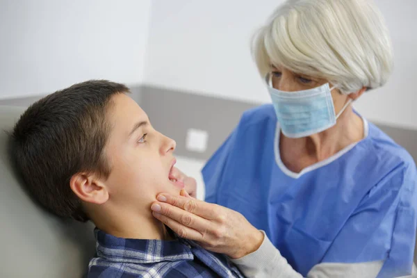 Dentist Examining Little Boys Teeth Clinic — Stock Photo, Image