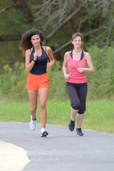 Twee Vrouwen Zijn Joggen Buiten — Stockfoto