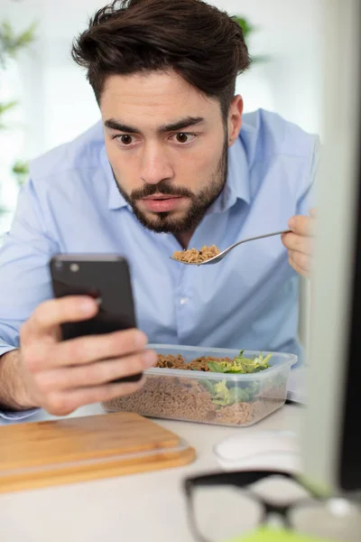 事務所での食事の自由時間 — ストック写真