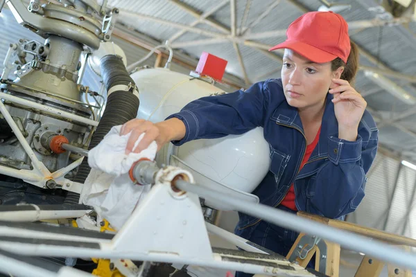 Ingenieur Opstelling Testen Van Oude Machine — Stockfoto