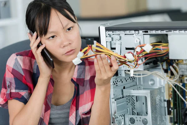 Femme Sur Téléphone Fixation — Photo