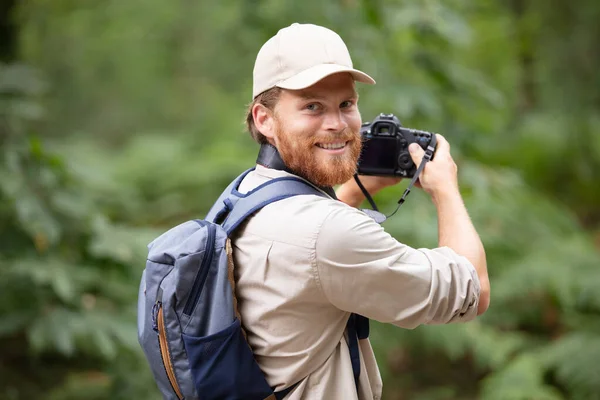 Photographe Heureux Prend Des Photos — Photo