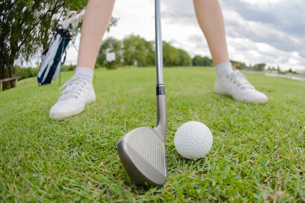 Close Hitting Golf Ball — стоковое фото