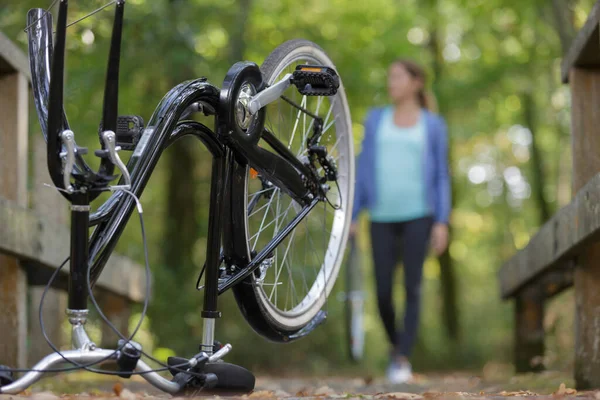 Substituindo Câmera Bicicleta — Fotografia de Stock