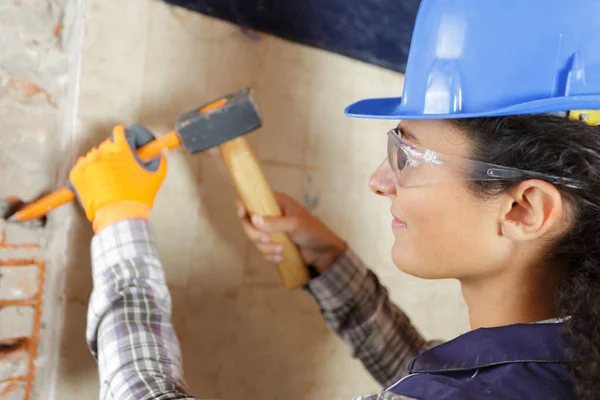 Woman Hammer Chisel Working Clients House — Stock Photo, Image