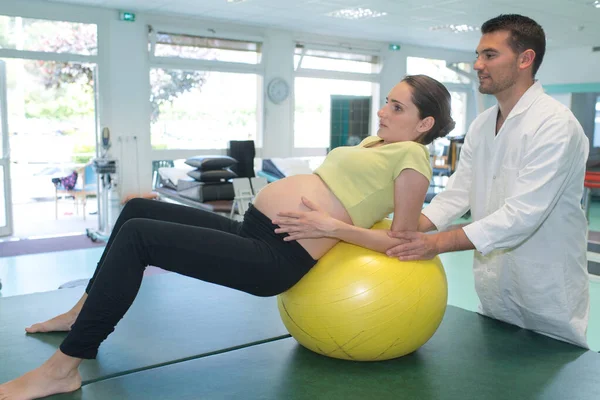 Mujer Joven Embarazada Una Lección Yoga —  Fotos de Stock