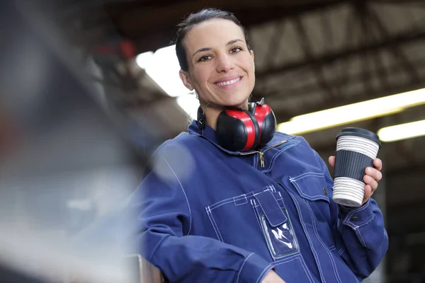 Smiling Female Engineer Coffee Break — Stock Photo, Image