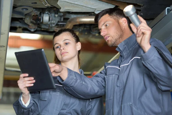 Portrait Mechanics Checking Car — Stock Photo, Image