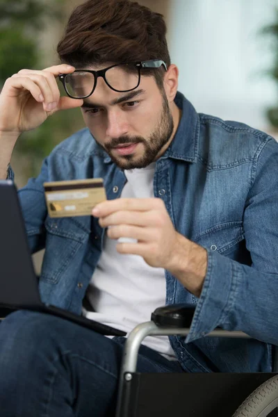 Deficiente Homem Cadeira Rodas Durante Compras Online — Fotografia de Stock