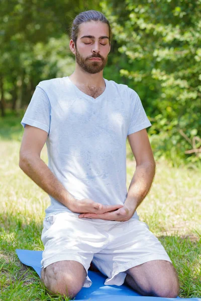 Hombre Yoga Aire Libre Concepto — Foto de Stock