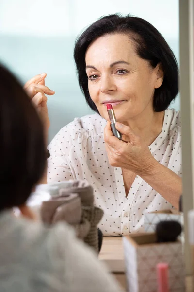 Elegant Elderly Woman Putting Pink Lipstick — Stock Photo, Image