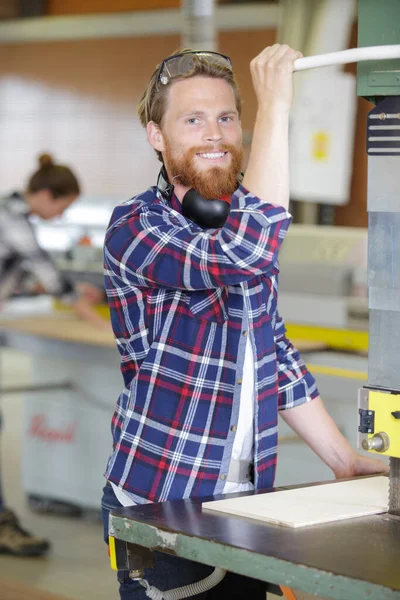 Portret Van Gelukkige Ambachtsman Houtbewerker — Stockfoto