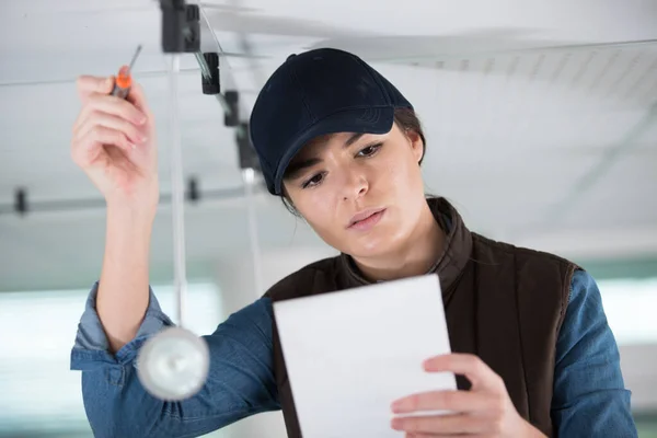 Arbeiterinnen Und Frauen — Stockfoto