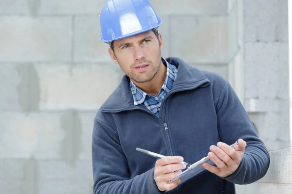 Construction Manager Outdoors Holding Clipboard — Stock Photo, Image