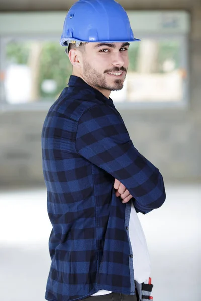 Happy Young Worker Posing Site — Stock Photo, Image