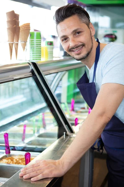 Confeiteiro Bonito Lado Sorvete — Fotografia de Stock