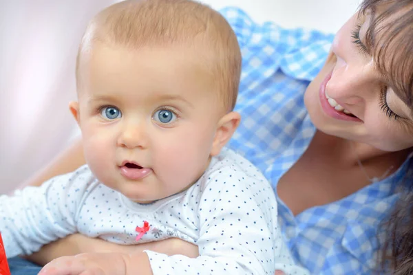 Baby Mom Having Fun — Stock Photo, Image